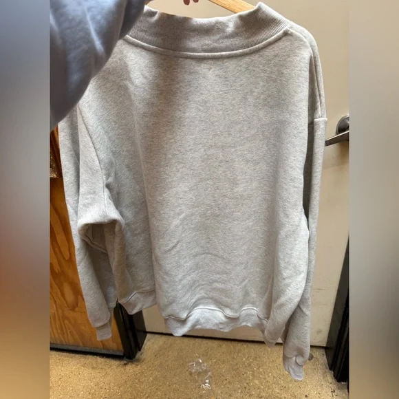Parke L/XL Austin Exclusive Grey Sweatshirt. 💕⚡️
